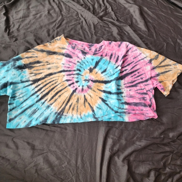 Over size fit, loose tie dye crop tee - Picture 2 of 3